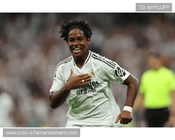 恩德里克成里昂队史最年轻戴帽球员，打破传奇纪录