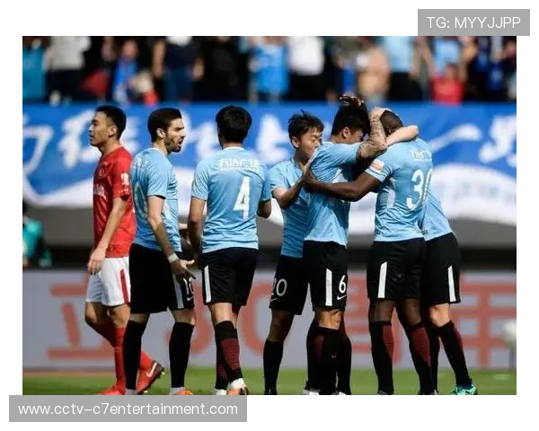 多特蒙德后防核心斯文松停赛，萨比策伤缺影响中场